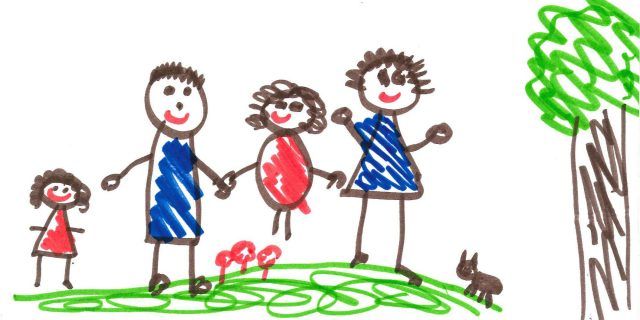 Lacca per capelli sui disegni dei bambini
