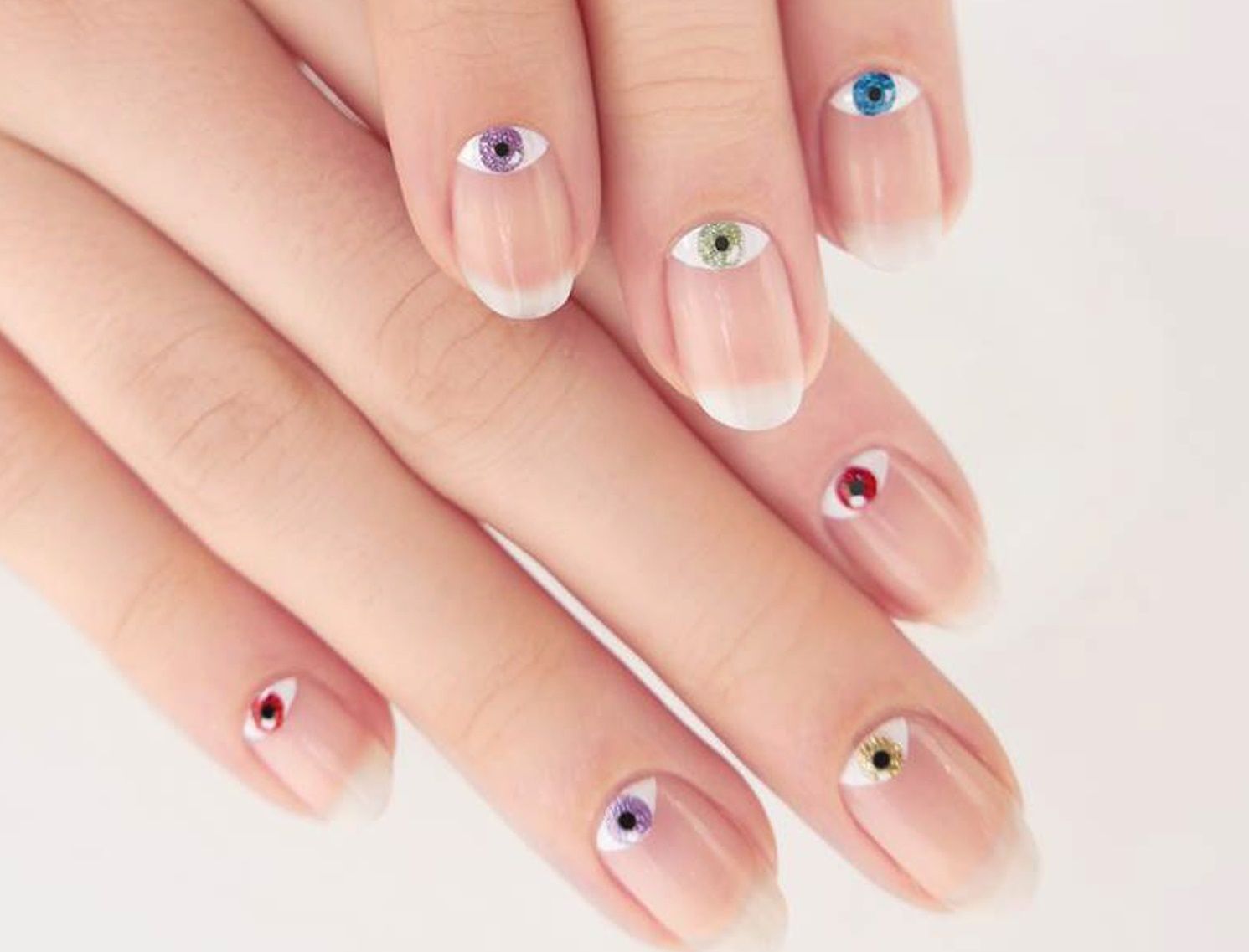 Nail art: come realizzare la eye manicure