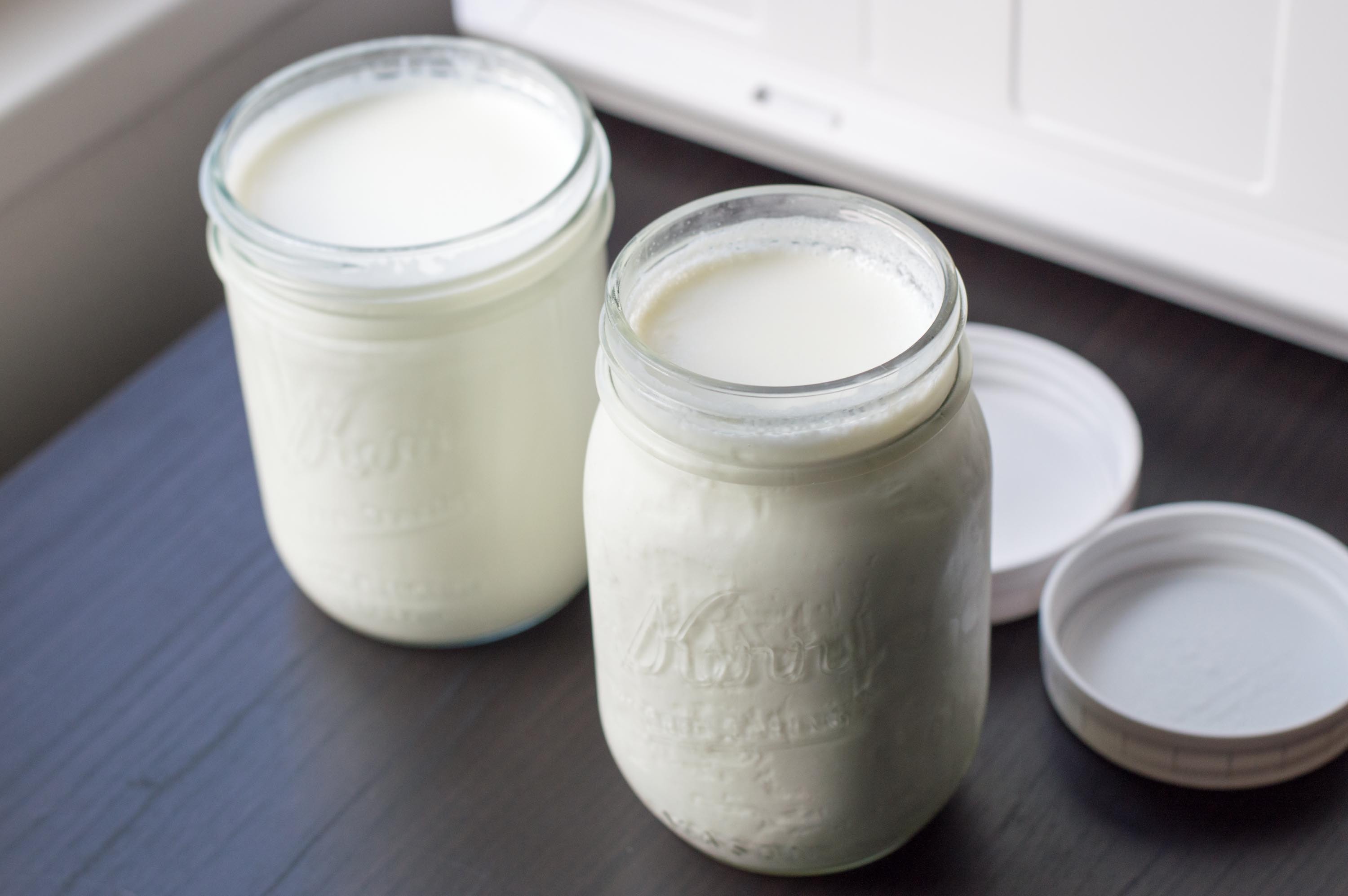 homemade-yogurt-in-mason-jars