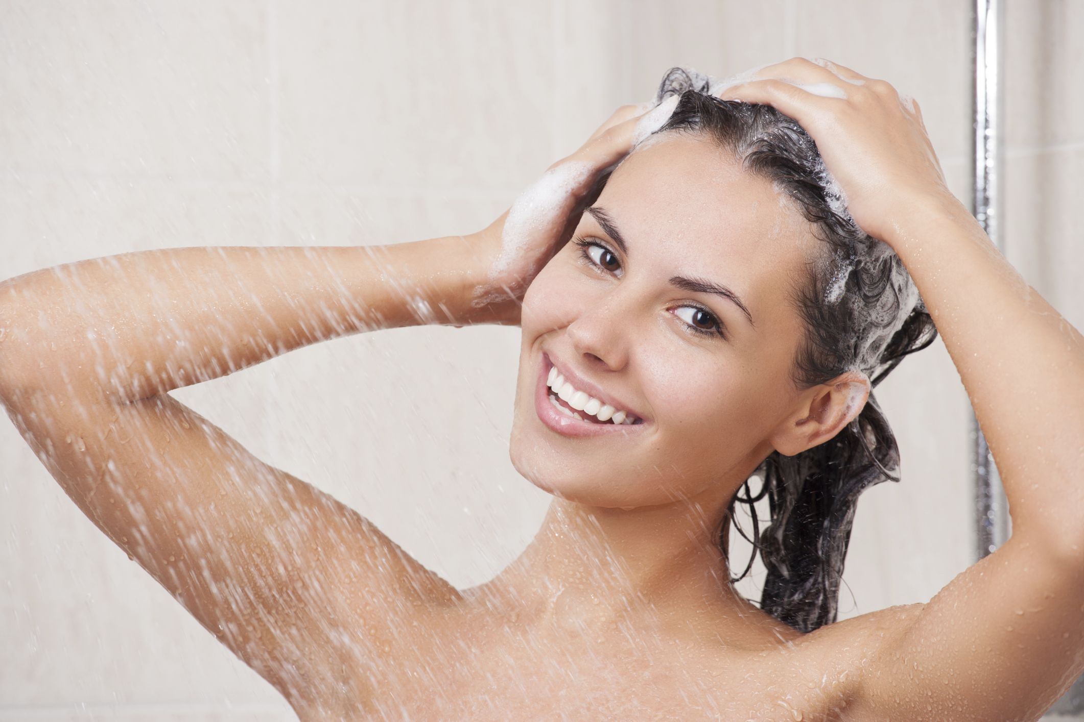 Perchè è preferibile lavare i capelli solo con il balsamo