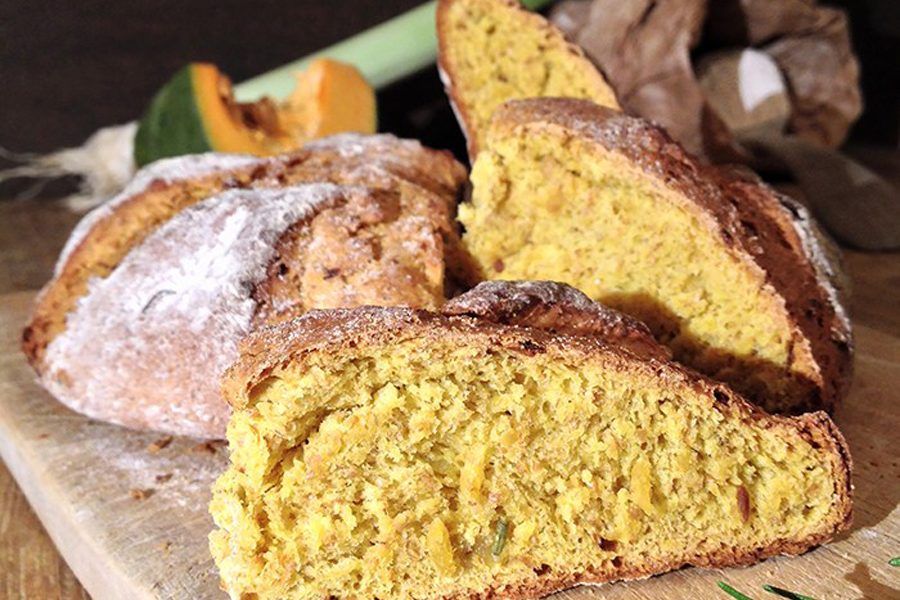 pane di zucca porri e rosmarino