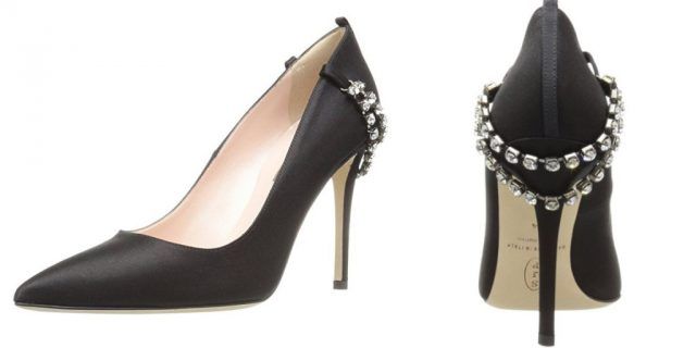 Le scarpe di Sarah Jessica Parker, in vendita su Amazon: decollete nere con dettagli sparkling
