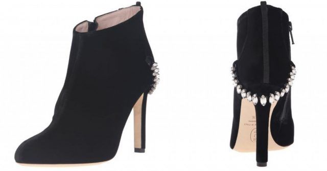 Le scarpe di Sarah Jessica Parker, in vendita su Amazon: anckle boot con dettaglio sul tacco