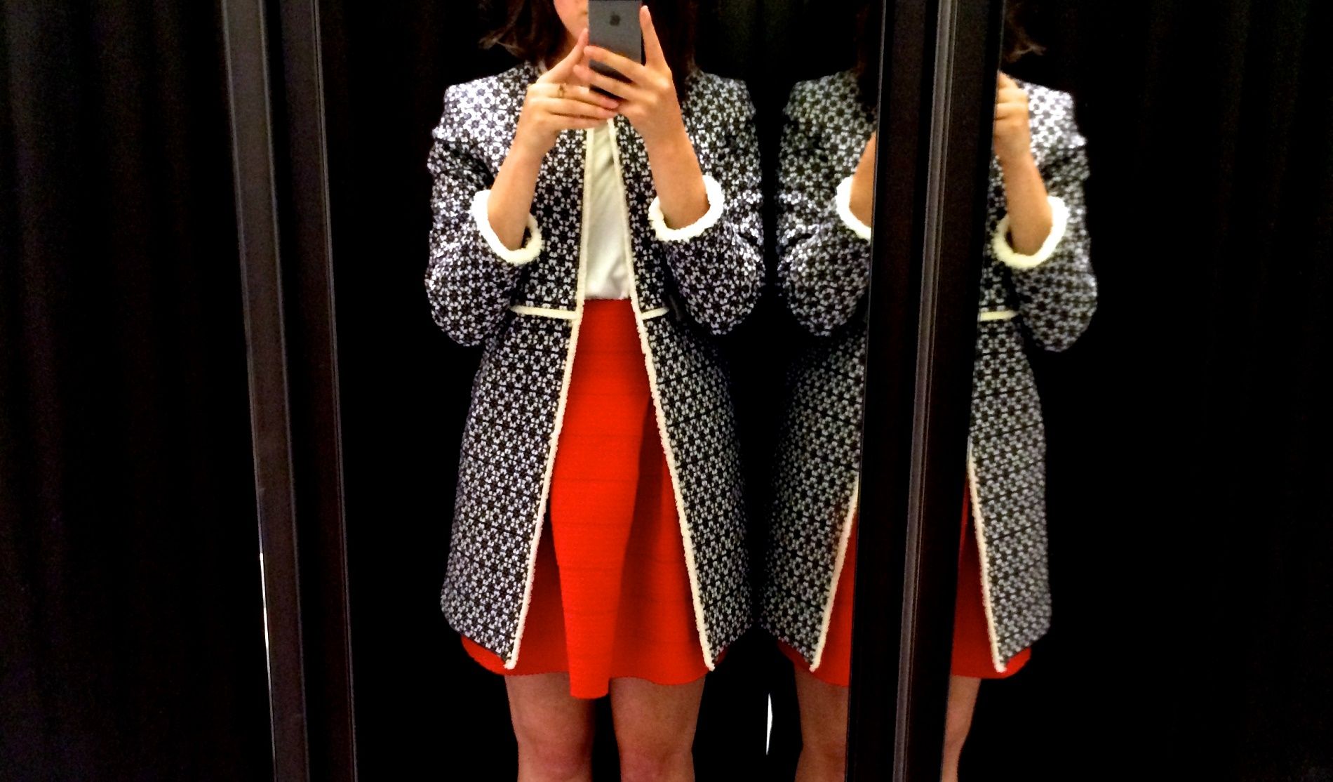 #Thatcoat, il cappotto di Zara bianco e blu che tutte le donne vogliono