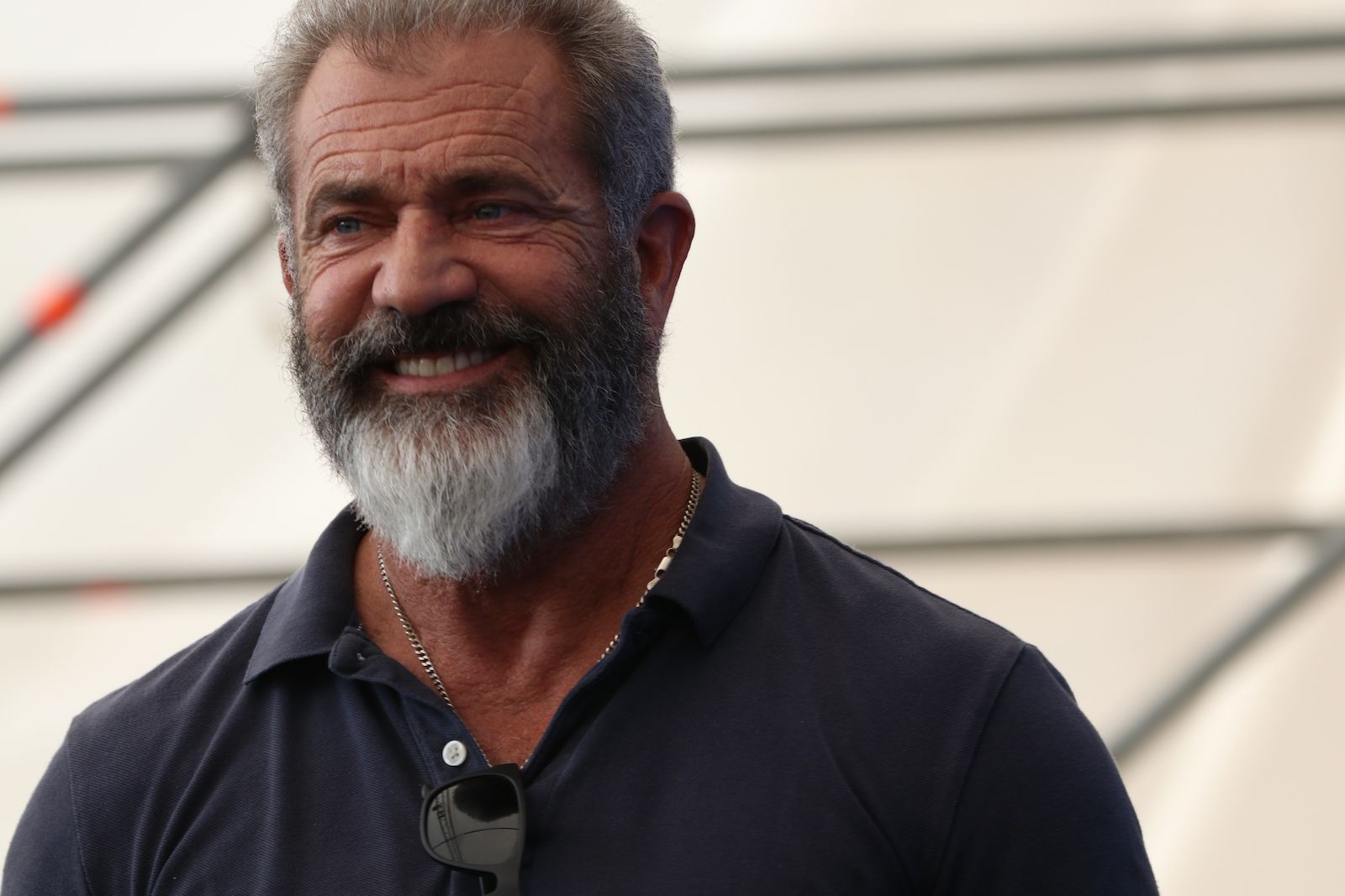 Cos’è successo a Mel Gibson? Ecco come si è presentato a Venezia