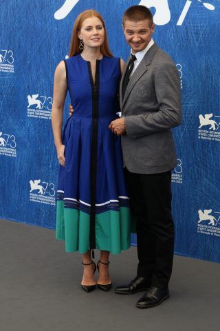 Amy Adams e Jeremy Renner al photocall del film Arrival