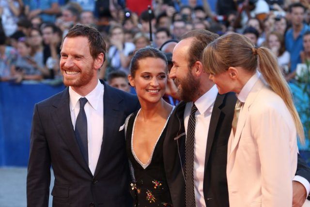 Alicia Vikander e Michael Fassbender con il cast di La luce sugli oceani