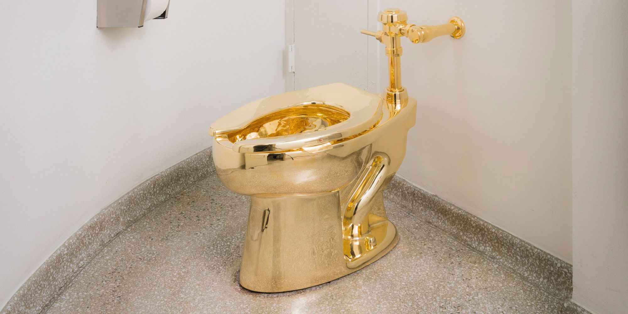 Il WC d’oro più costoso del mondo apre al pubblico