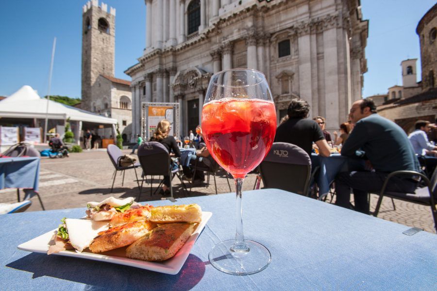 oltre alla cultura, in piazza Duomo si possono fare anche ottimi aperitivi!