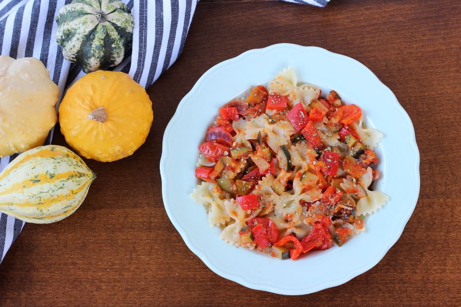 Farfalle con ragù di verdure