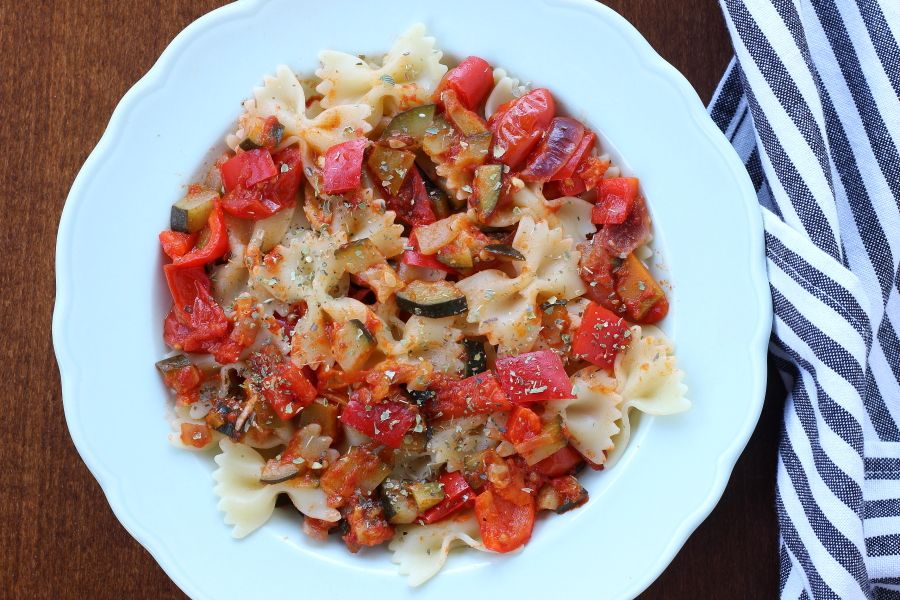 Farfalle con ragù di verdure