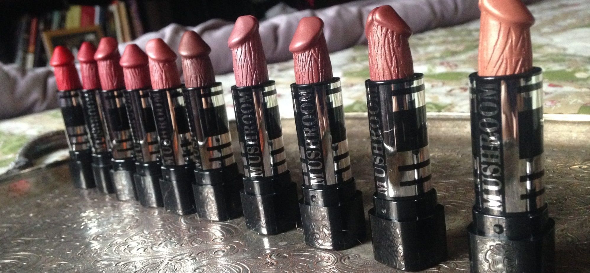 Avevamo bisogno del rossetto a forma di organo maschile?