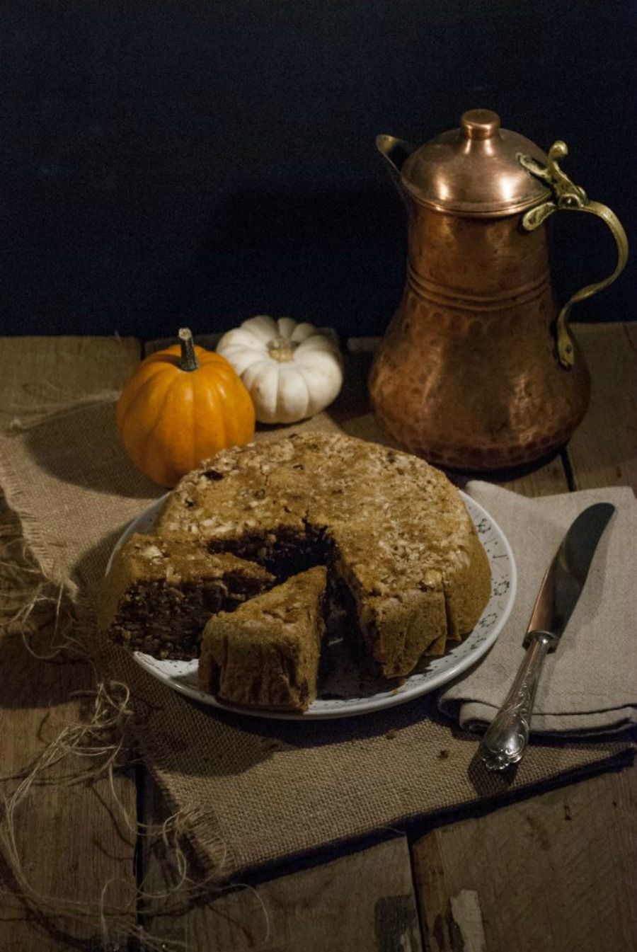 Torta vegan di zucca, cioccolato e latte di nocciole