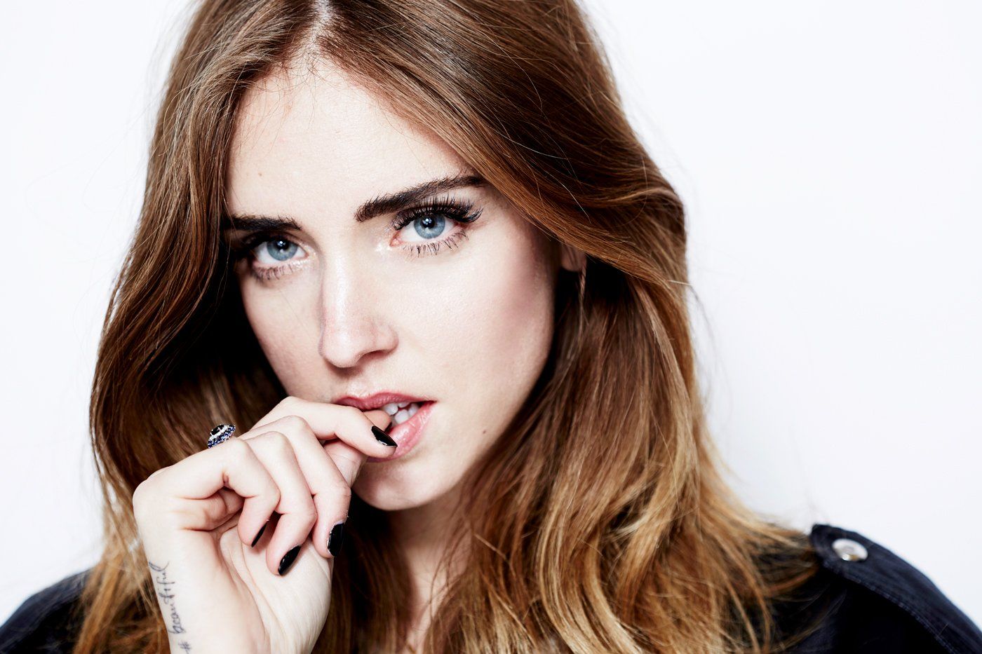 Chiara Ferragni si mostra in topless su Instagram