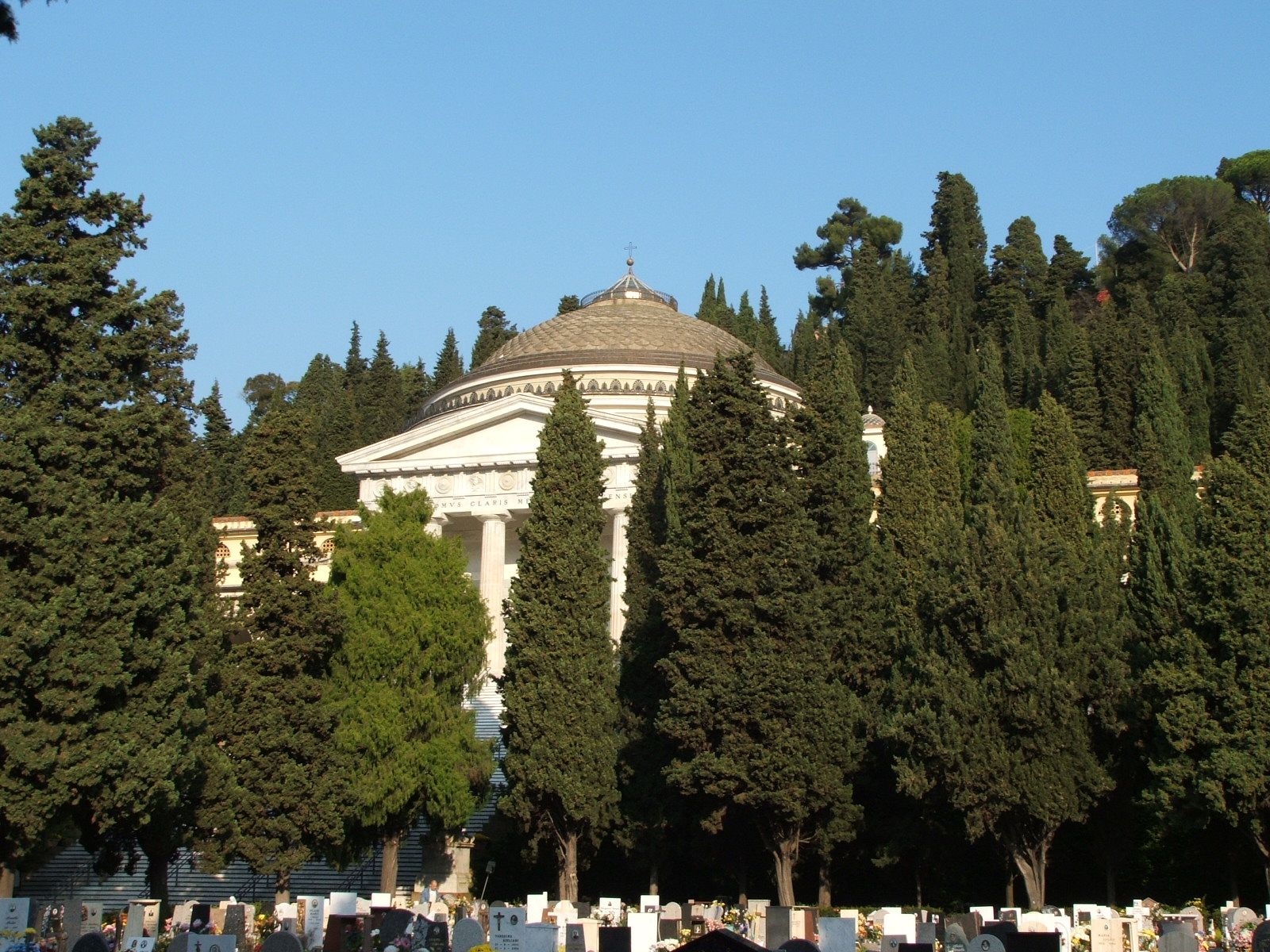Adesso i cimiteri si possono visitare anche virtualmente