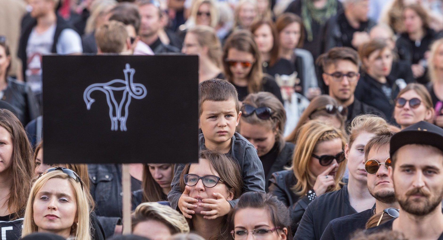 Polonia, le donne in sciopero contro la legge anti-aborto