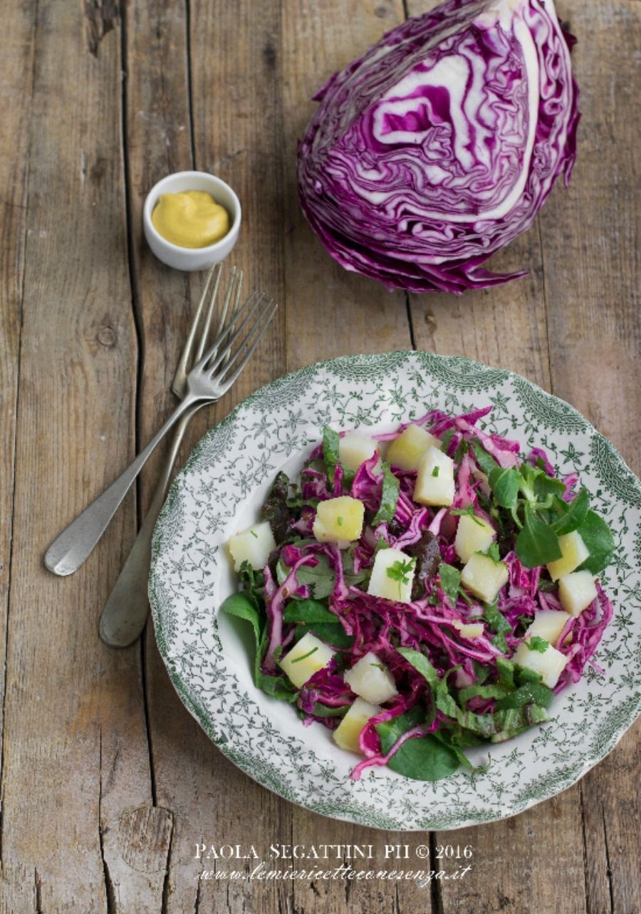 Insalata di patate e cavolo rosso con vinaigrette alla senape