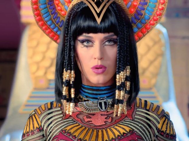 Katy Perry vestita da Cleopatra