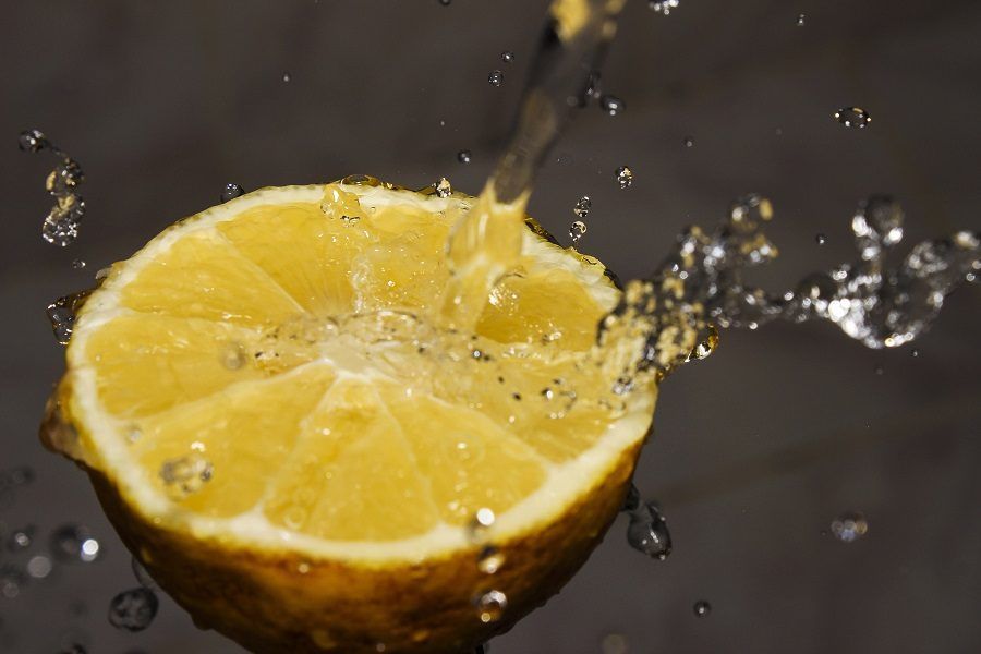 Il limone elimina l'odore di pesce dalla casa