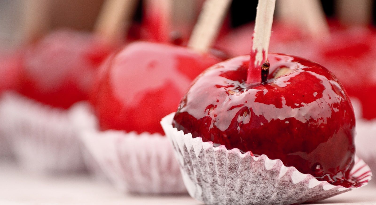 La ricetta delle mele caramellate per Halloween