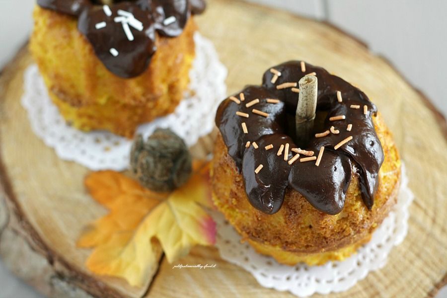 Mini Bundt Cake Pumpkins