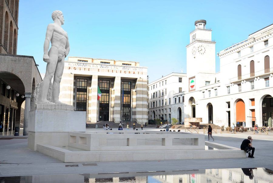 una veduta di piazza Vittoria