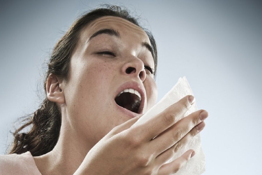 Uno starnuto, sintomo comune del raffreddore