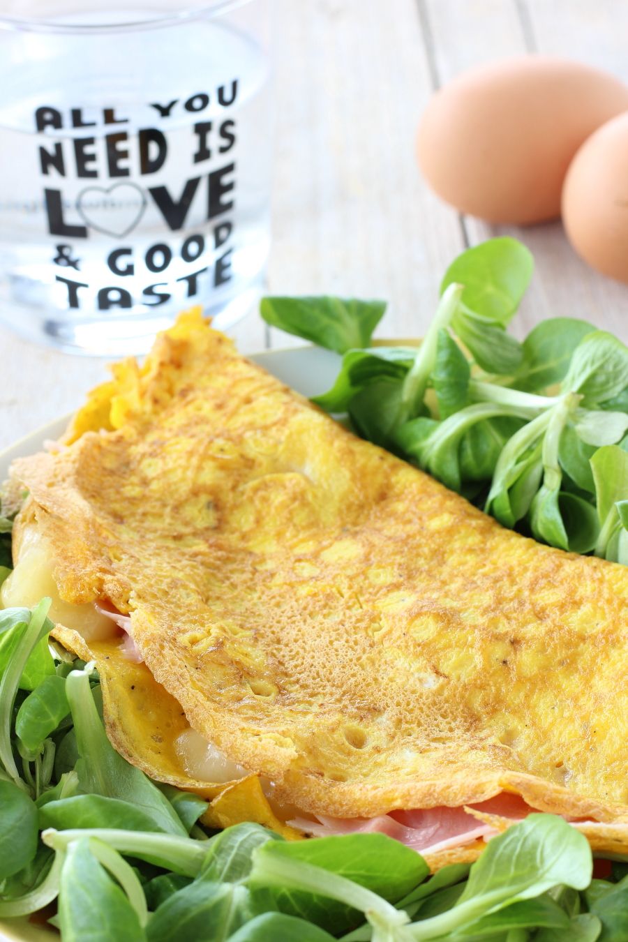 Omelette con prosciutto e formaggio