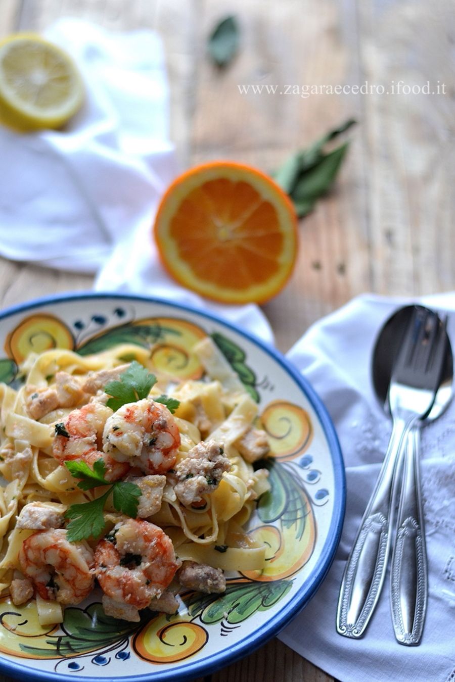 Tagliatelle con gamberoni e pesce spada