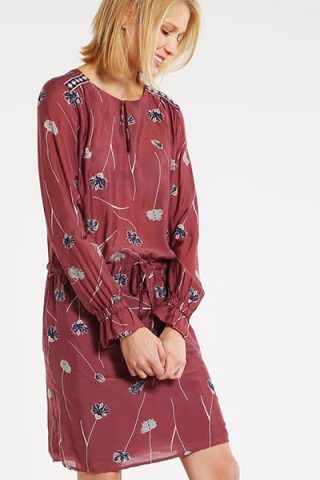 Vestito con fantasie floreali di Culture (80 €)