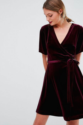 Abito in velluto di Asos (29,99 €)