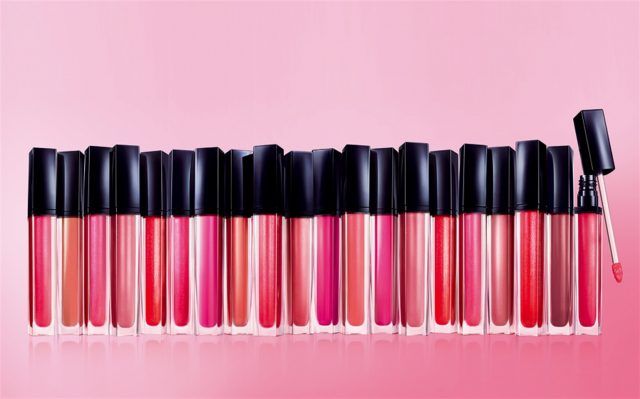 Un arcobaleno di colori per Pure Color Envy Sculpting Gloss e Lacquer di Estée Lauder.