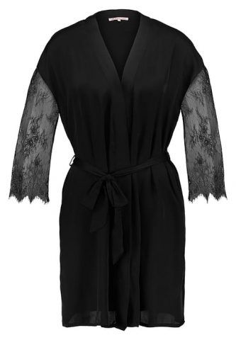 ANNA FIELD 30€