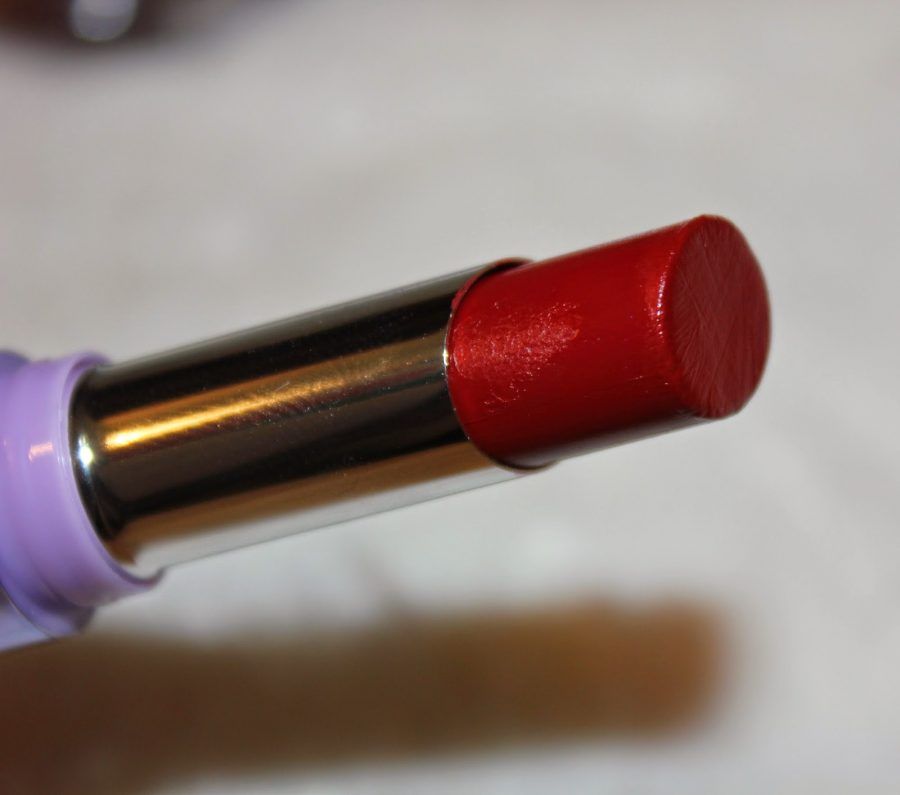 Rossetto rosso con sottotono freddo