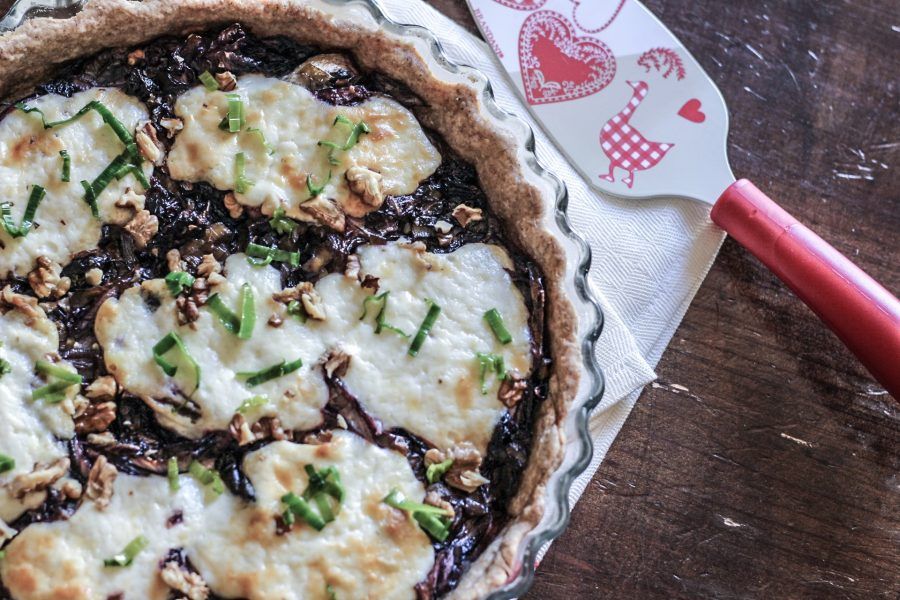 Torta salata con radicchio e noci