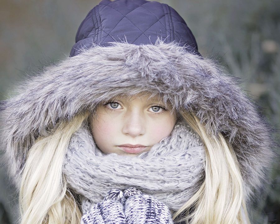 Coprite i capelli con un cappello d'inverno