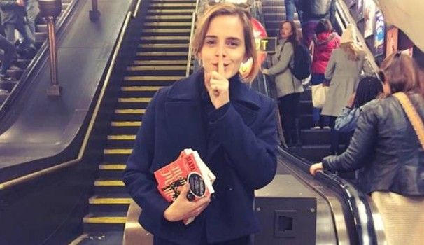 Emma Watson nasconde libri a Londra