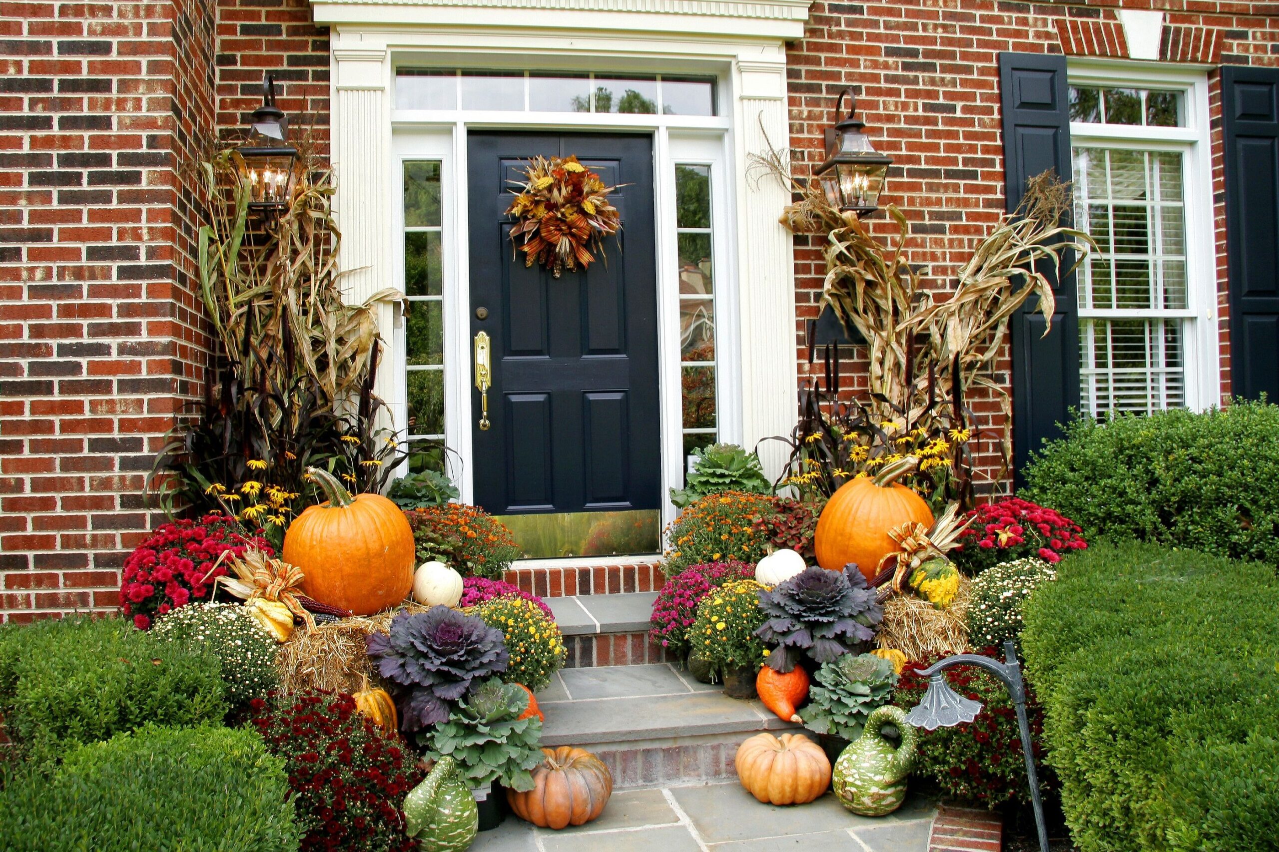 Come decorare la porta d’ingresso di casa in base alla stagione