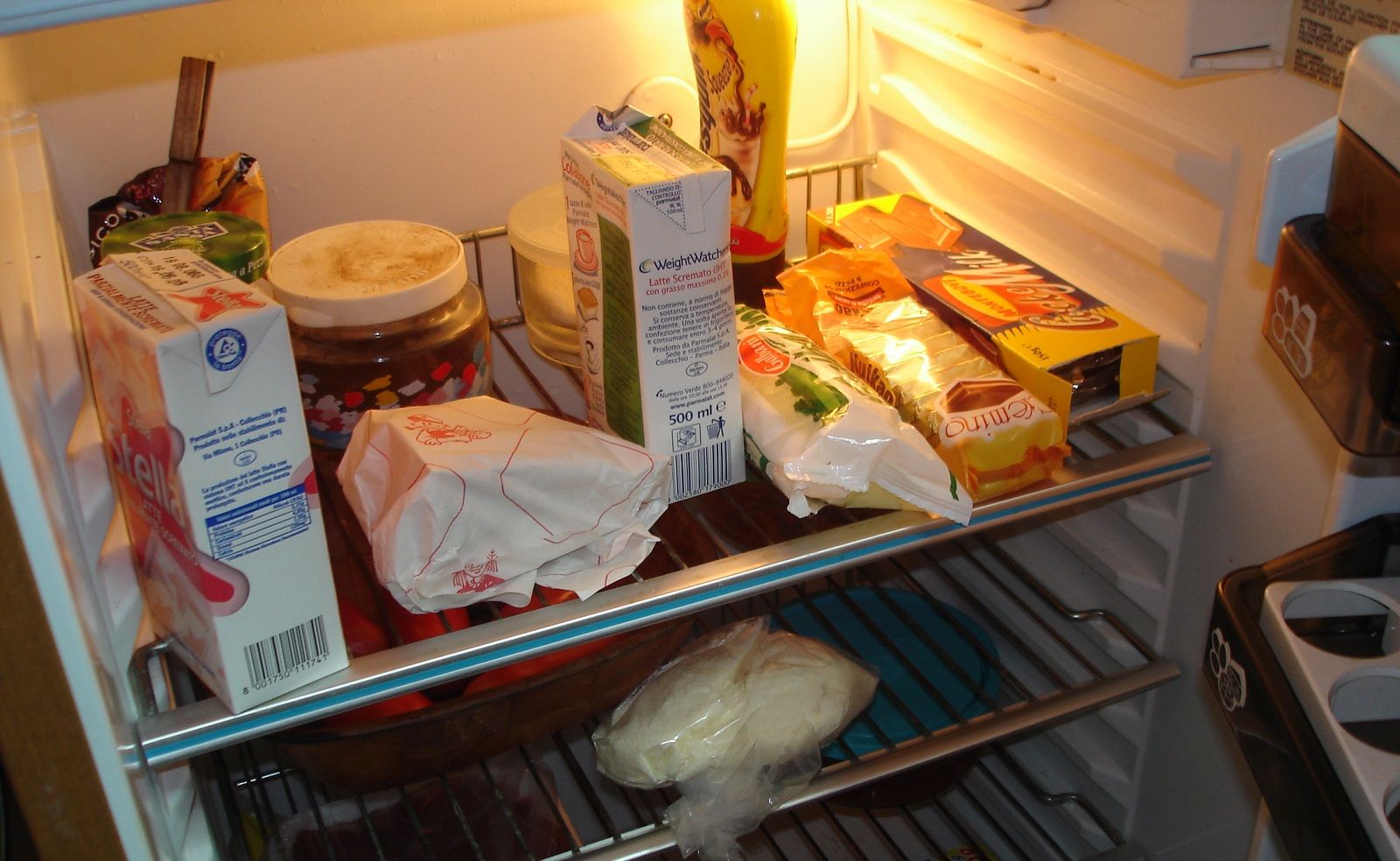 Cosa mettere sui diversi ripiani del frigorifero