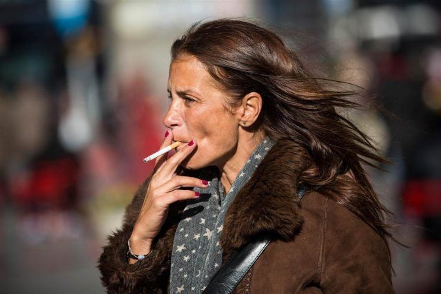 Il fumo sarebbe da evitare sempre, ma specialmente per le donne over 50.