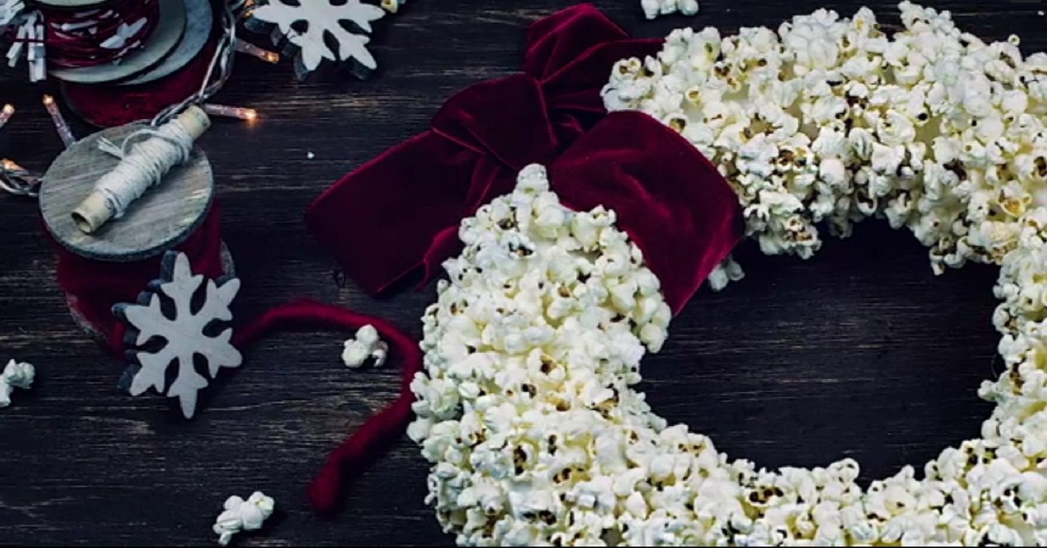 Come realizzare una ghirlanda di pop corn