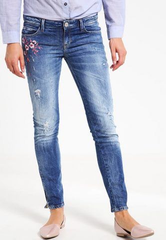 Guess 140€