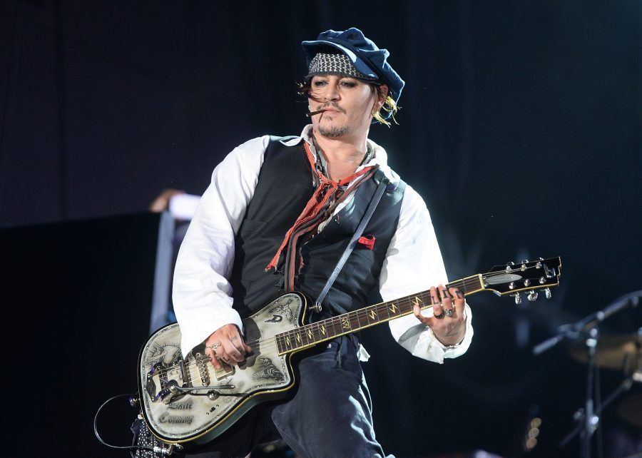 RIO DE JANEIRO, BRAZIL - SEPTEMBER 24: Johnny Depp performs with The Hollywood Vampires during Rock in Rio on September 24, 2015 in Rio de Janeiro, Brazil. (Photo by Dave J Hogan/Getty Images)