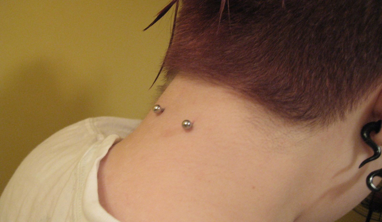 Come si fa a pulire e disinfettare i piercing?