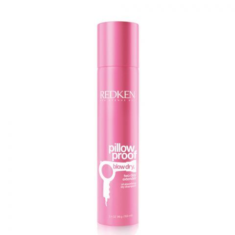 Pillow Proof Blow Dry di Redken è il sistema che prolunga e mantiene la piega intatta anche dopo una notte di sonno.