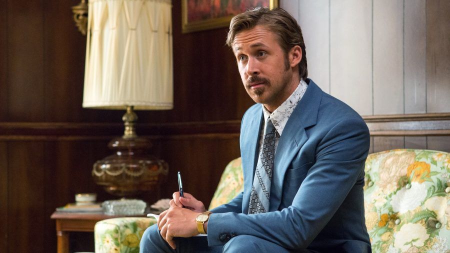 Ryan Gosling è il goffo e violento Holland March in The Nice Guys