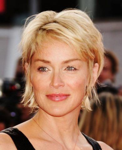 Una versione molto originale ma tutta da copiare per la sempre meravigliosa Sharon Stone.