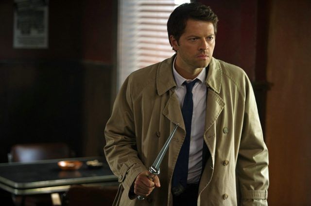 Castiel di Supernatural col suo famoso trench