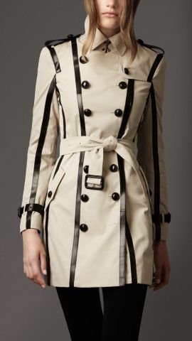 Un trench glamour da passerella