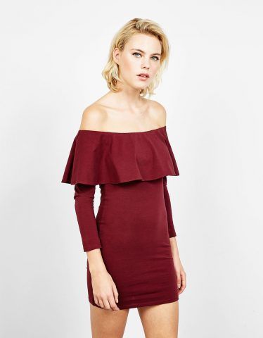Abito attillato con volant Bershka €17,99